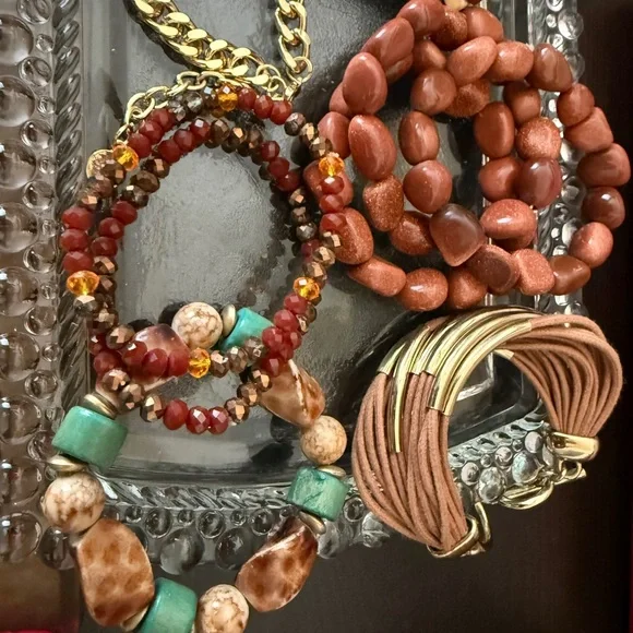 Elegant Gold and Brown Women's Jewelry Lot - Picture 4 of 4